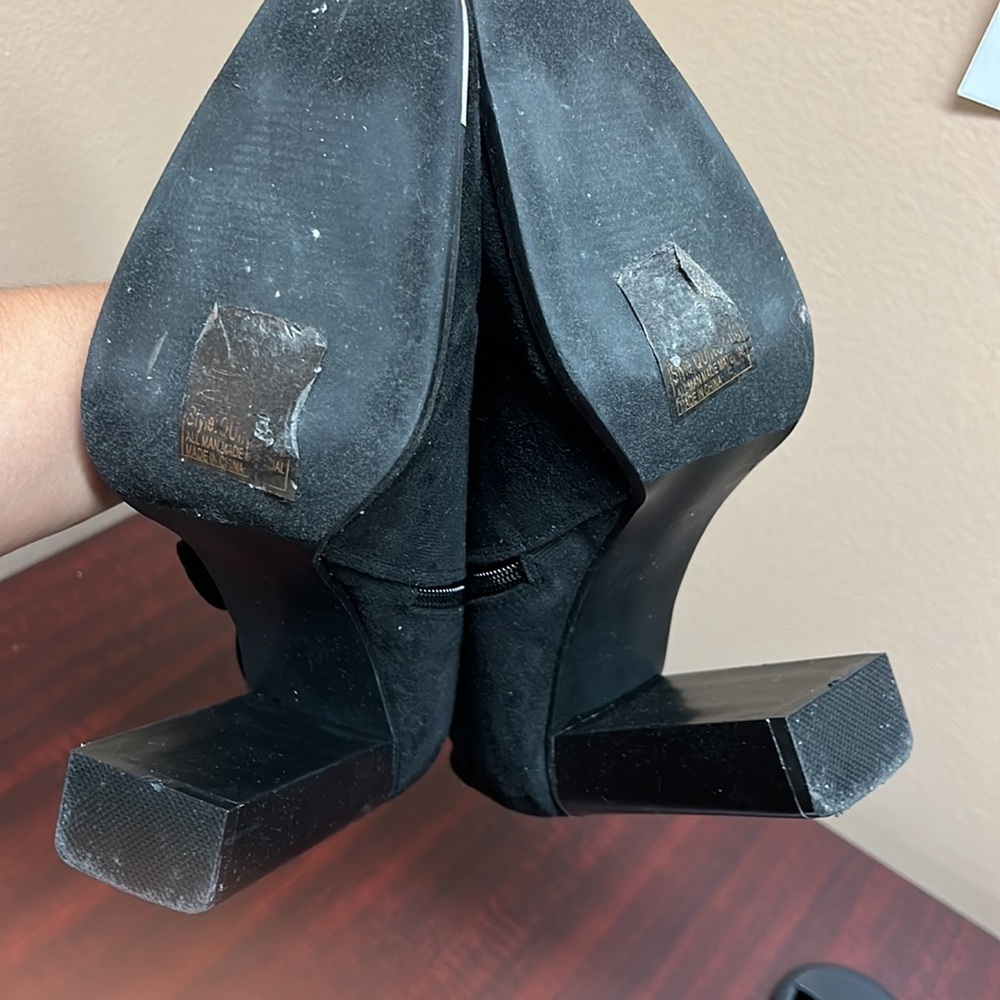Shoes - Picture 4 of 4